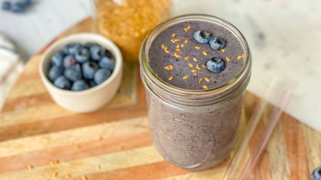 Blueberry with flaxseed smoothie