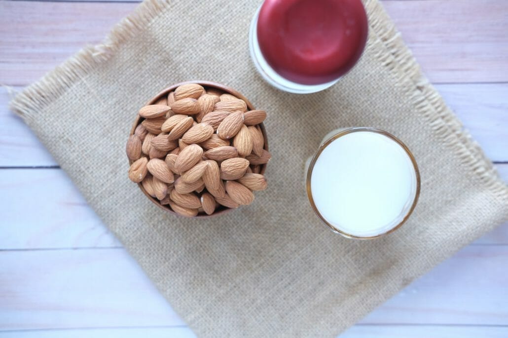 Peach & Blueberry Smoothie With Almond Milk