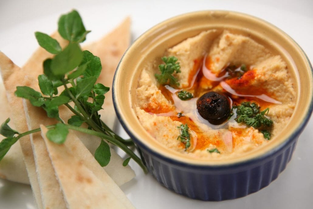 What Foods Pair Well With Hummus?